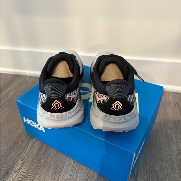 NIB hoka challenger women’s 9 - Picture 5 of 9